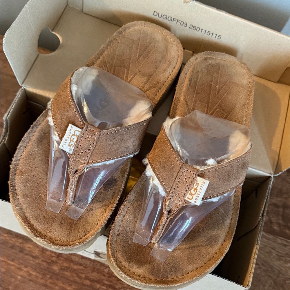 UGG women’s Tan Flip Flops